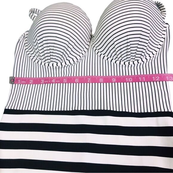 Garotas Retro Stripped Slimming Swimsuit - Picture 10 of 10